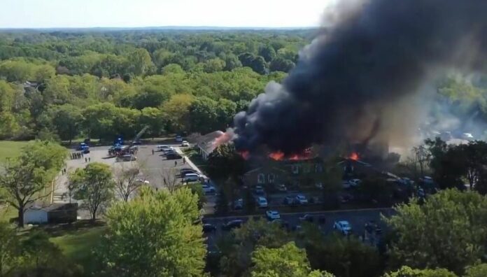 Un muerto y varios heridos tras tiroteo e incendio en iglesia mormona en EE. UU. Una persona murió y al menos nueve resultaron heridas tras un tiroteo e incendio en una iglesia mormona en Michigan.