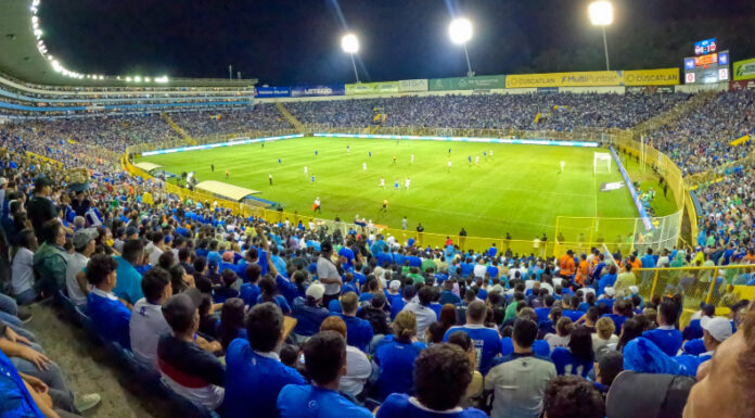FIFA sancionó a la FESFUT por los gritos racistas y homofóbicos a la selección de Surinam el pasado 8 de septiembre.