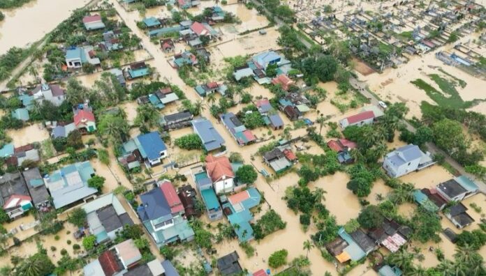 Tifón Bualoi causa inundaciones y deja al menos 26 fallecidos en Vietnam El tifón Bualoi dejó al menos 26 fallecidos, decenas de desaparecidos y severos daños en viviendas, infraestructuras y cultivos en Vietnam.