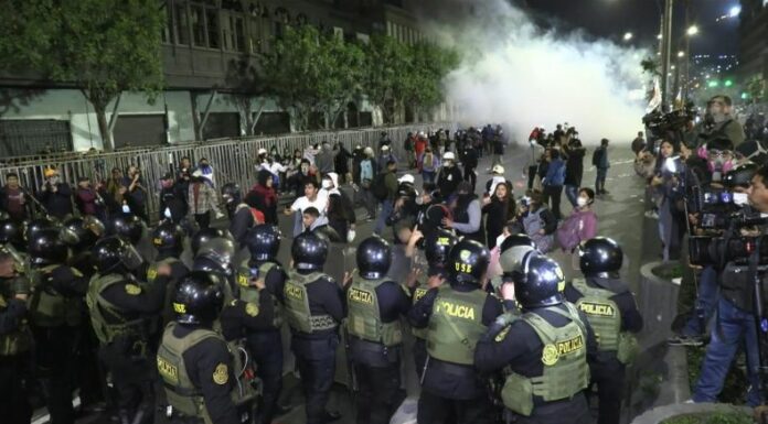 Más de 70 heridos dejaron las recientes protestas contra el Gobierno y el Congreso en Perú, según reportes oficiales y de organizaciones independientes.