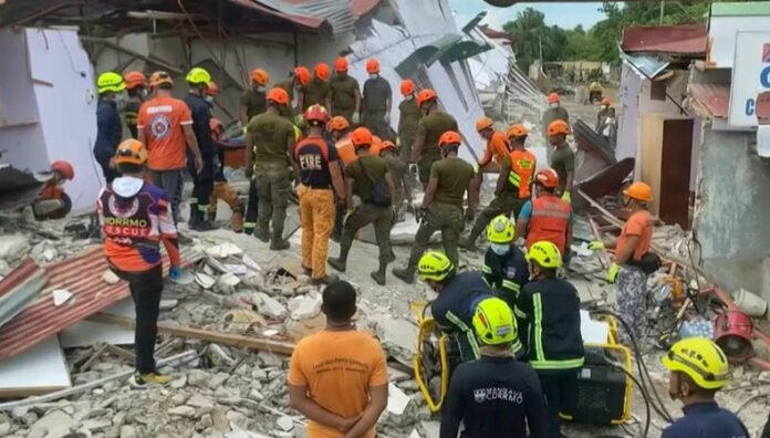 Terremoto en Filipinas deja 69 muertos y decenas de heridos Al menos 69 personas murieron y decenas resultaron heridas tras un fuerte terremoto que sacudió la isla de Cebú, en el centro de Filipinas, según informaron autoridades de Gestión de Desastres.