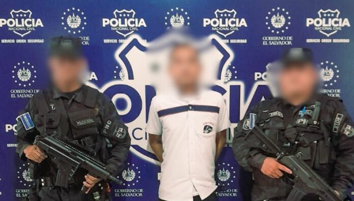 Capturan a conductor de autobús tras apuñalar a otro motorista La PNC informó la captura de conductor de ruta de autobús 304 tras apuñalar a otro motorista de la ruta 324.