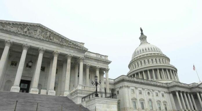El gobierno de Estados Unidos entró en parálisis presupuestaria tras fracasar las negociaciones entre legisladores y el presidente Trump.