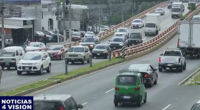 El “tráfico fantasma” provoca que se formen retenes que pueden durar varios minutos, aun cuando la carretera esté despejada más adelante.