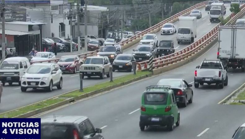 El “tráfico fantasma” provoca que se formen retenes que pueden durar varios minutos, aun cuando la carretera esté despejada más adelante.