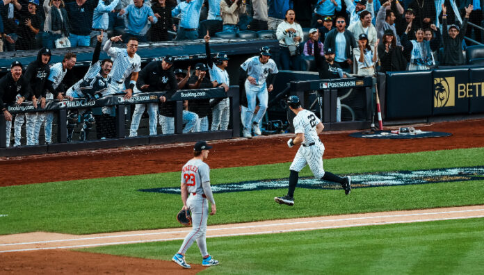 Yankees derrotaron a los Red Sox Los Yankees de New York vencieron en el segundo juego de la serie de comodín de la Liga Americana a los Boston Red Sox.