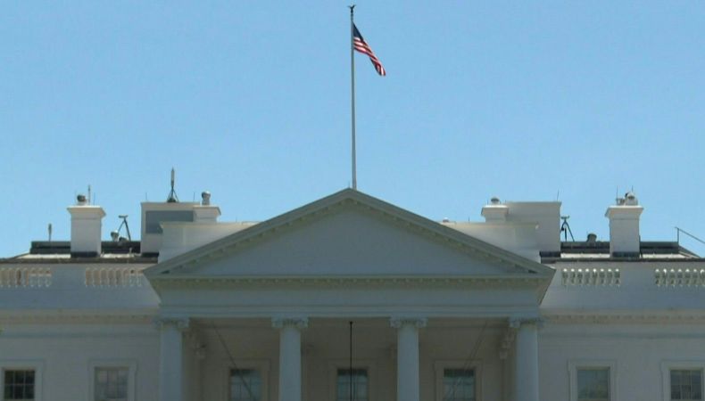 La Casa Blanca amenazó con despidos “inminentes” tras el cierre parcial a causa de desacuerdos sobre una extensión presupuestaria.