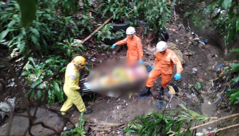 Una adulta mayor falleció tras caer de 10 metros de altura, el hecho ocurrió en la colonia San Miguel, distrito de Mejicanos, en San Salvador Centro.