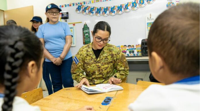 La prohibición del uso del llamado «lenguaje inclusivo» aplica en todos los centros educativos públicos y dependencias de la institución.