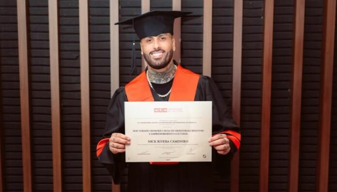 Nicky Jam recibe Doctorado Honoris Causa en Colombia El reguetonero recibió un Doctorado Honoris Causa de la Universidad de la Costa, un reconocimiento que tuvo un significado mayor que sus premios musicales.