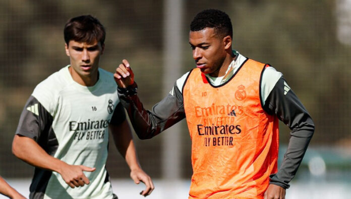 Real Madrid se enfrenta al Villarreal Real Madrid recibe en el Santiago Bernabéu al Villarreal con el objetivo de recuperar el liderato del campeonato español.