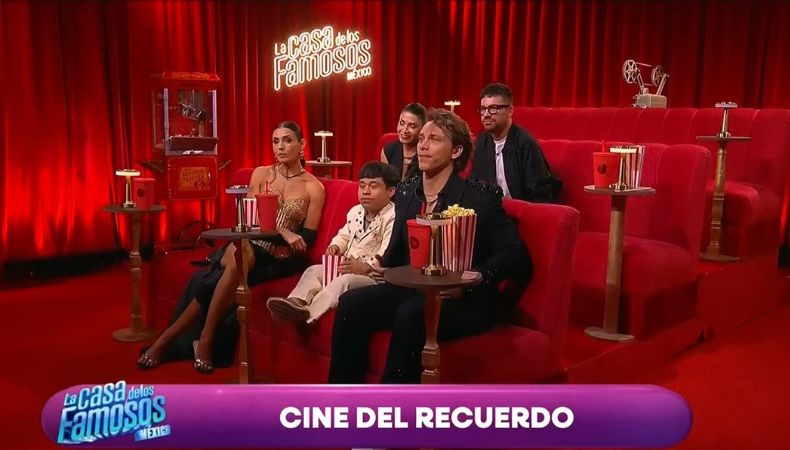 El cine del recuerdo proyectó “Ritmo, pasión y alegría” y “Travesuras sin fin”, y después la música de Merenglass convirtió la noche en una fiesta con el “Paso de la iguana