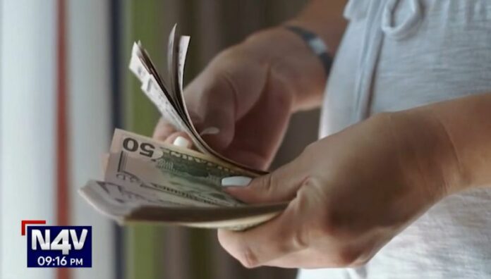 “El Cuchubal” es una práctica de ahorro colectivo e informal, en la que varias personas aportan una cuota fija y, mediante sorteo, se turnan para recibir el dinero acumulado.