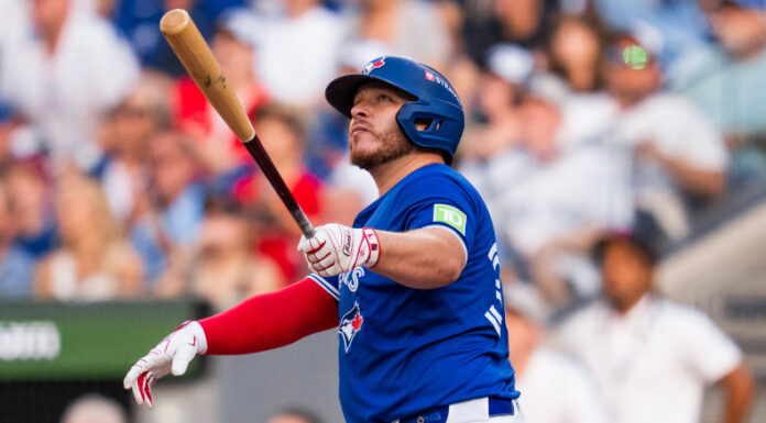 El equipo de Toronto inició con victoria la Serie Divisional ante los New York Yankees en los Playoffs 2025 de la MLB.