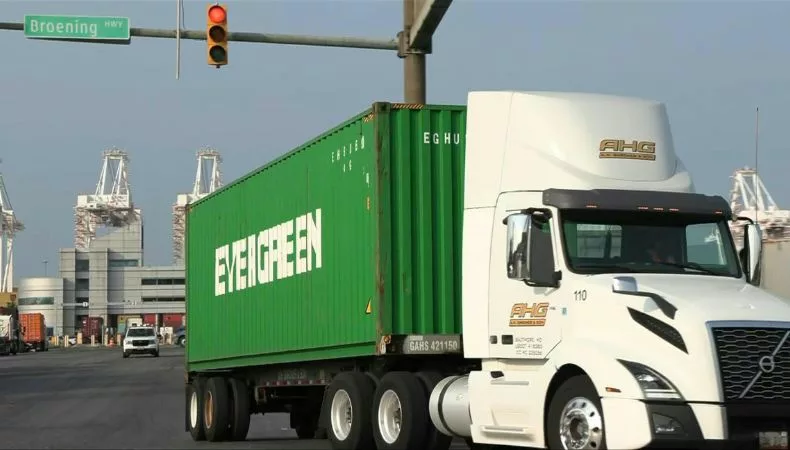 Donald Trump anunció un arancel del 25% a camiones importados por Estados Unidos, los cuales entrarán en vigor a partir del 1 de noviembre.