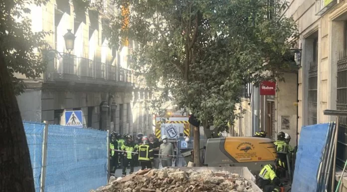 Autoridades de emergencia reportaron el colapso parcial de un edificio en el barrio de Ópera, una de las zonas más concurridas del centro de Madrid.