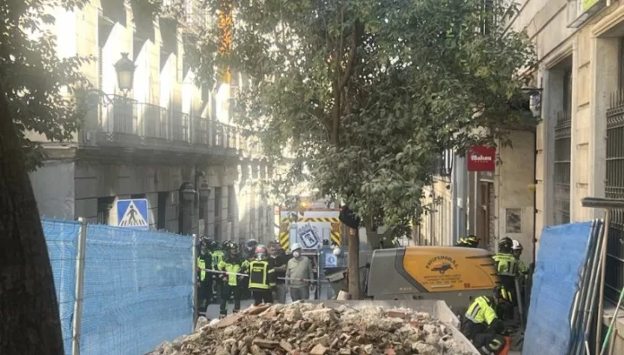 Colapso de edificio en el centro de Madrid deja varios heridos y desaparecidos Autoridades de emergencia reportaron el colapso parcial de un edificio en el barrio de Ópera, una de las zonas más concurridas del centro de Madrid.