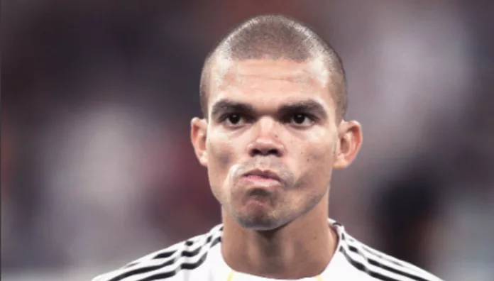 Revelan nombres de jugadores que estarán en el juego de leyendas en El Salvador Ya se conocen los nombres de algunos jugadores que estarán en el partido de leyendas del Real Madrid y Barcelona en El Salvador.