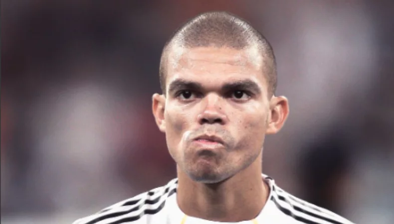 Revelan nombres de jugadores que estarán en el juego de leyendas en El Salvador Ya se conocen los nombres de algunos jugadores que estarán en el partido de leyendas del Real Madrid y Barcelona en El Salvador.