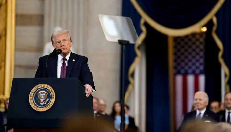 Alcalde de Chicago y el gobernador de Illinois deberían “estar en prisión”, afirma Trump Donald Trump afirmó en Truth Social que el alcalde de Chicago y el gobernador de Illinois deberían ir a prisión por no proteger a agentes de ICE.