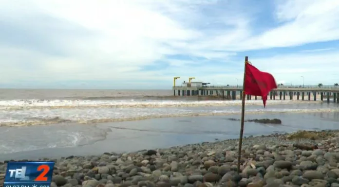 Las mareas vivas afectan la pesca artesanal y el comercio en la zona costera, así lo indican los pescadores artesanales en el Puerto de La Libertad.