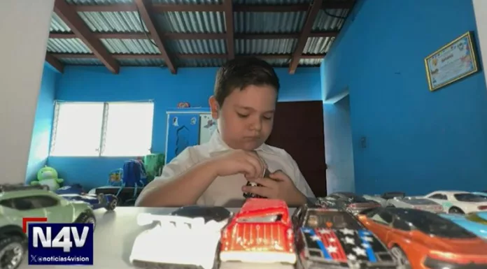 Antes de cumplir los cinco años, Adiel podía leer, escribir y hablar en inglés con sorprendente facilidad.