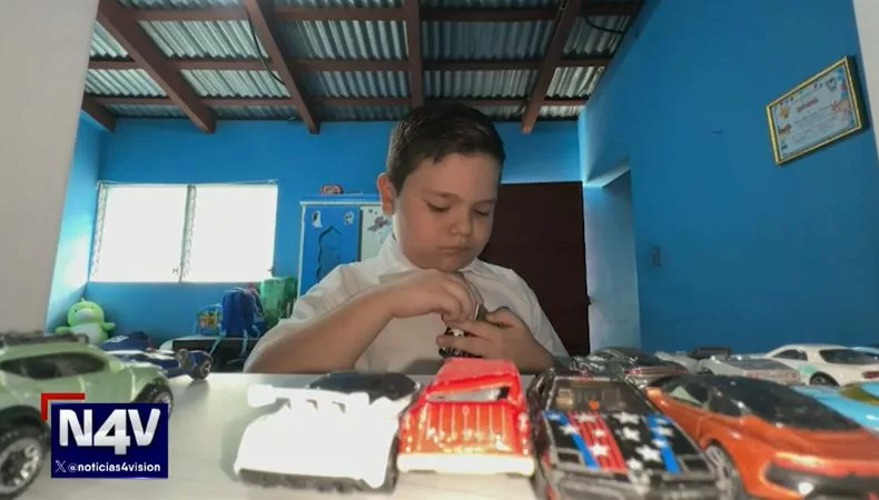 Antes de cumplir los cinco años, Adiel podía leer, escribir y hablar en inglés con sorprendente facilidad.