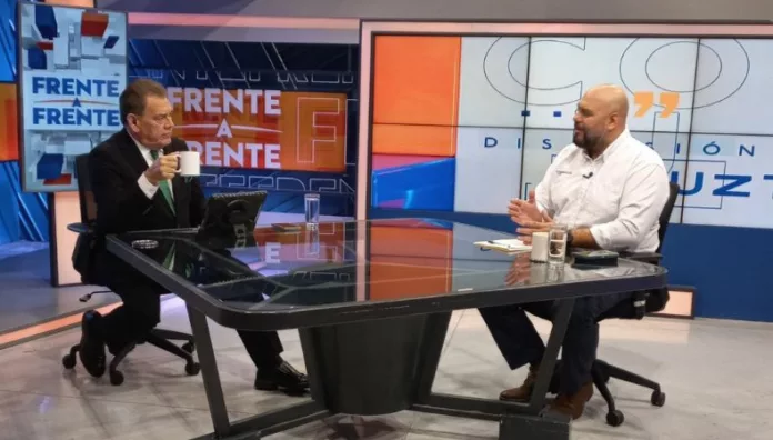 Presidente de ARENA, Carlos Saade, dice estar listos para las elecciones de 2027, pero no han definido si participarán en las presidenciales.