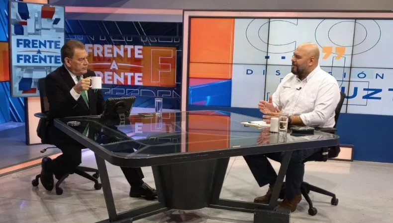 Presidente de ARENA, Carlos Saade, dice estar listos para las elecciones de 2027, pero no han definido si participarán en las presidenciales.