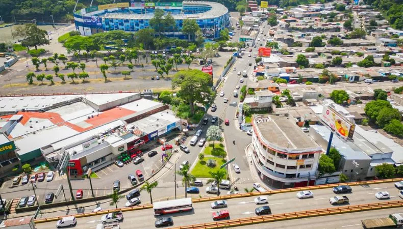 Autoridades anuncian dispositivo vehicular por partido El Salvador vs Panamá Las autoridades implementarán un dispositivo especial de gestión vehicular este viernes 10 de octubre en los alrededores del estadio Cuscatlán por el partido entre la Selecta y Panamá.