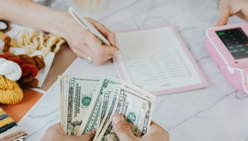 Los expertos recomiendan mantener constancia y tomar decisiones conscientes para fortalecer la economía familiar.