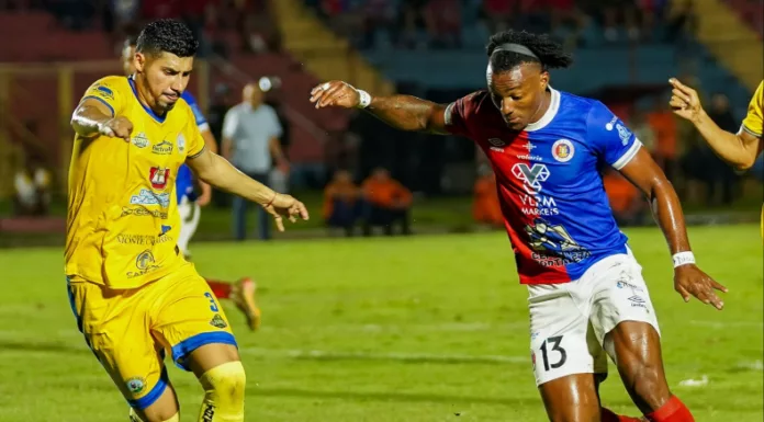 Club Deportivo FAS derrotó a Municipal Limeño en la última jugada del partido y alcanzó su cuarta victoria consecutiva en el torneo.