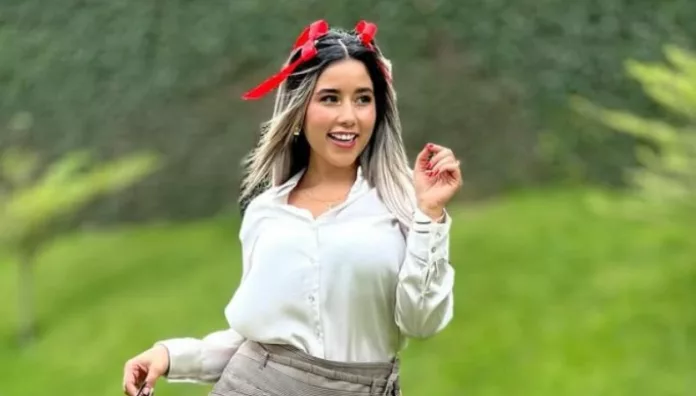 ¡De vuelta y con toda la energía! Mafer Salinas regresa a “Prendi2” Después de su regreso triunfal, Mafer sigue encendiendo la pantalla de Canal 2 junto a Víctor Emmanuelle. Hoy, la cita es a las 12:00 del mediodía.