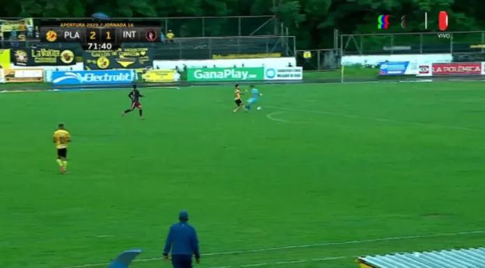 Adriel Martínez, portero del Inter FA, sufrió una grave lesión en el encuentro ante Club Deportivo Platense.