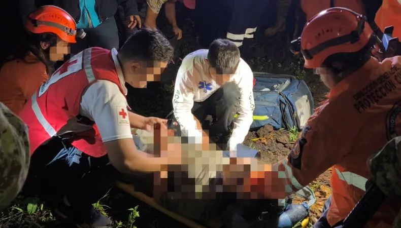 Dos turistas extranjeros fueron rescatados tras ser reportados como desaparecidos durante una caminata en el volcán Chaparrastique, San Miguel.