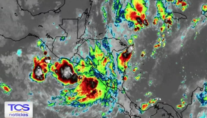 Las lluvias seguirán hoy desde el mediodía y podrían incrementar Lluvias podrían incrementar desde la tarde. Se prevén tormentas fuertes en el Área Metropolitana de San Salvador y gran parte del país.