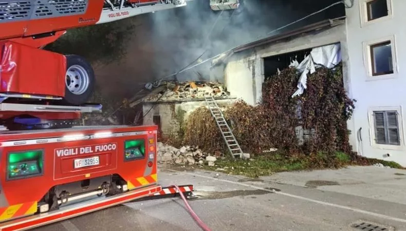 Tres agentes italianos murieron tras una explosión y derrumbe ocurridos durante un desalojo en Castel D’Azzano, cerca de Verona, Italia.