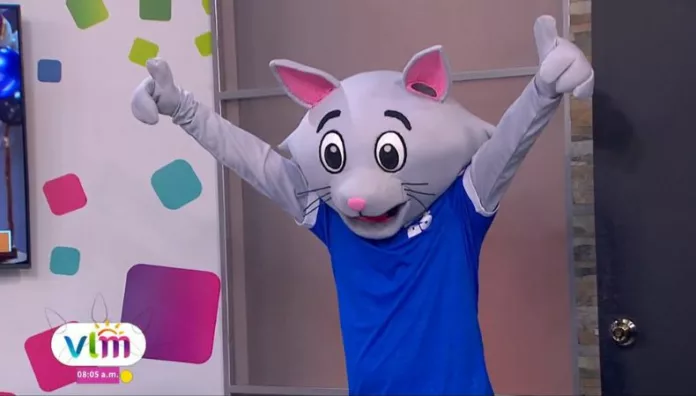 Regresa una leyenda! “El Gato del 4” vuelve con imagen renovada Después de más de dos décadas, la recordada mascota de Canal 4 vuelve a la televisión salvadoreña para reconectar con quienes crecieron viéndola en los años 90. Ahora con redes sociales y una nueva imagen, “el Gato del 4