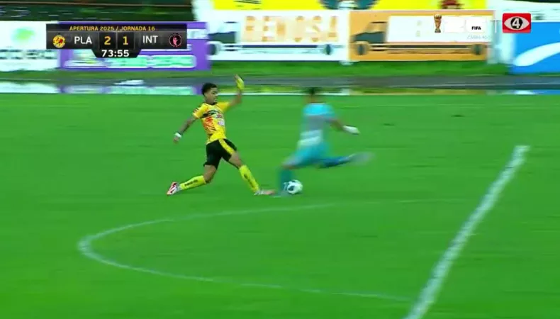 Adriel Martínez, portero del Inter FA, salió lesionado en el encuentro ante Club Deportivo Platense el pasado domingo.