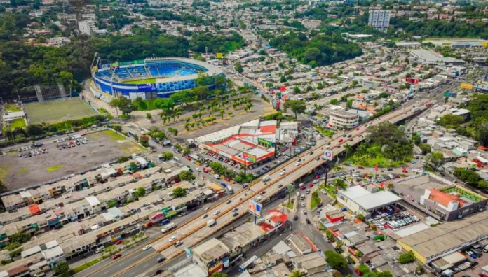 Autoridades activan dispositivo de seguridad vial por partido entre El Salvador vs. Guatemala Autoridades han implementado un dispositivo de seguridad vial en los alrededores del Estadio Cuscatlán por el partido entre El Salvador y Guatemala que se disputará esta noche.