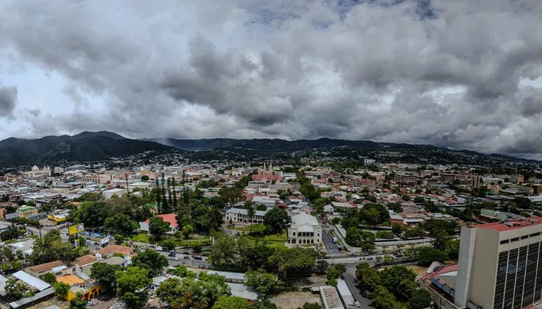 El Ministerio de Medio Ambiente informó que las lluvias continuarán para los próximos días en el territorio salvadoreño.