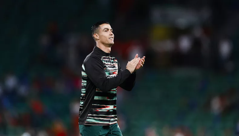 Cristiano Ronaldo hizo historia al anotar dos goles en el empate de Portugal ante Hungría en las Eliminatorias Europeas.