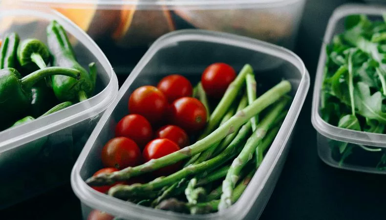 Adoptar hábitos sencillos en la alimentación puede marcar una gran diferencia en la economía del hogar y en la salud de quienes lo integran.