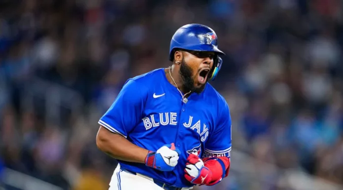 Los Toronto Blue Jays vencieron por paliza a los Seattle Mariners en el tercer juego de la Serie de Campeonato de la Liga Americana.