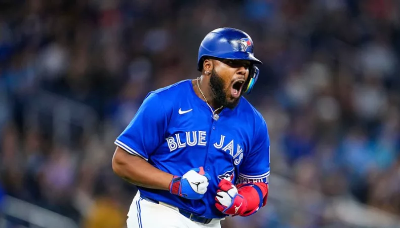 Los Toronto Blue Jays vencieron por paliza a los Seattle Mariners en el tercer juego de la Serie de Campeonato de la Liga Americana.