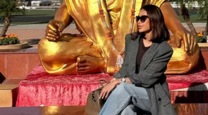 Durante sus vacaciones, la conductora de Viva la Mañana compartió imágenes desde un imponente templo hindú en Estados Unidos, destacando la majestuosidad y los detalles del lugar.