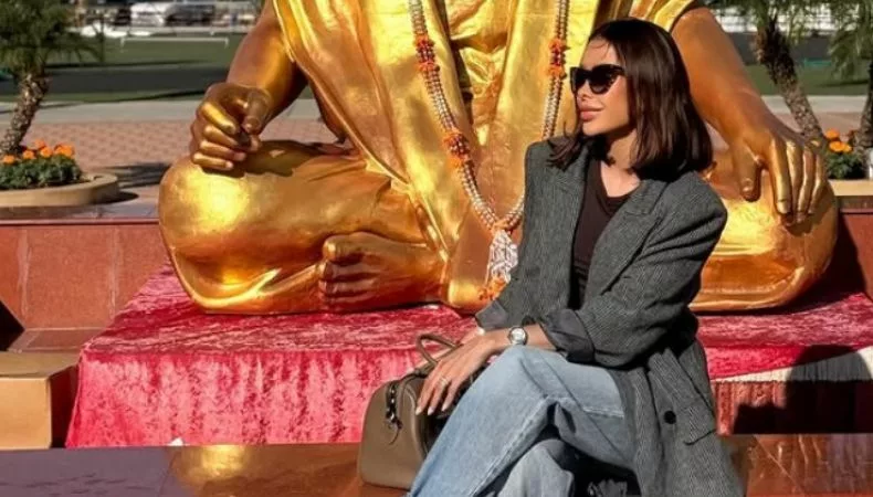 Durante sus vacaciones, la conductora de Viva la Mañana compartió imágenes desde un imponente templo hindú en Estados Unidos, destacando la majestuosidad y los detalles del lugar.