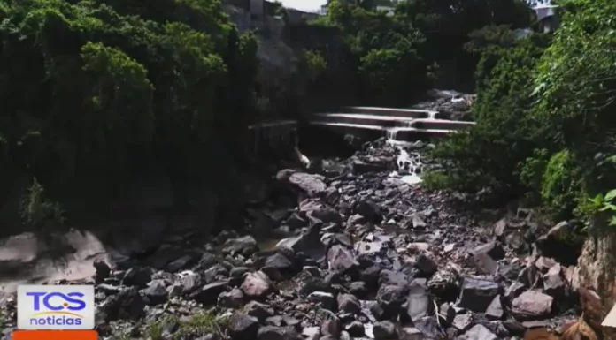 Especialistas explican que terrenos con altas pendientes y formados por cenizas volcánicas tienden a fracturarse y colapsar durante la época lluviosa.