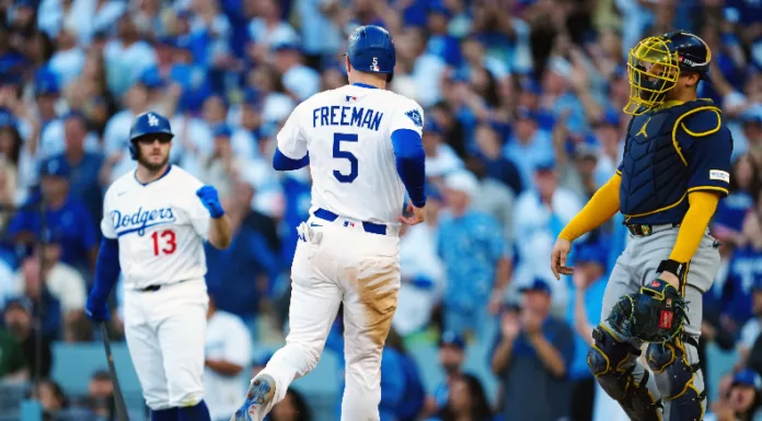 Los Angeles Dodgers derrotaron por tercer juego consecutivo a los Milwaukee Brewers en la Serie de Campeonato de la Liga Nacional.