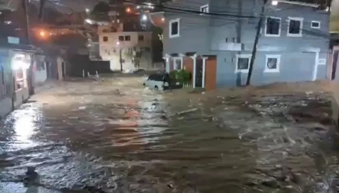 Lluvias en Honduras dejan al menos 15 personas fallecidas y miles de afectados Al menos 15 personas han perdido la vida en Honduras debido a las intensas lluvias que mantienen al país en alerta.